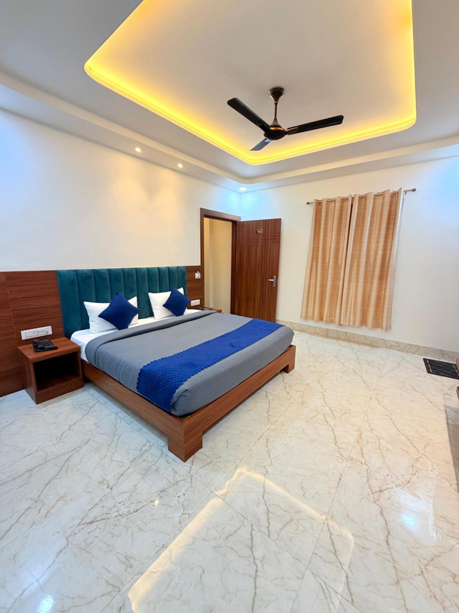 Hotel Tulip Light 马图拉 外观 照片