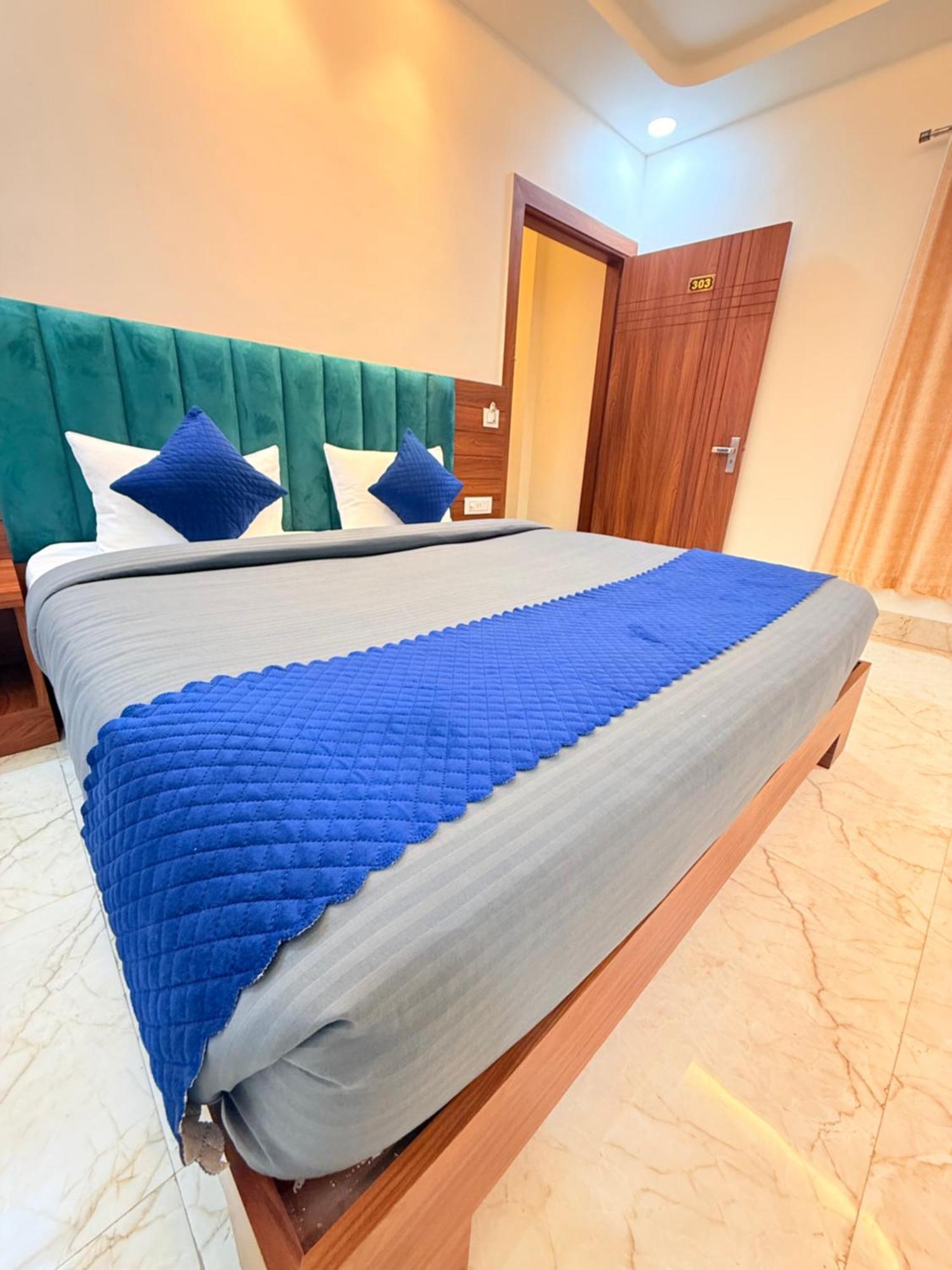 Hotel Tulip Light 马图拉 外观 照片
