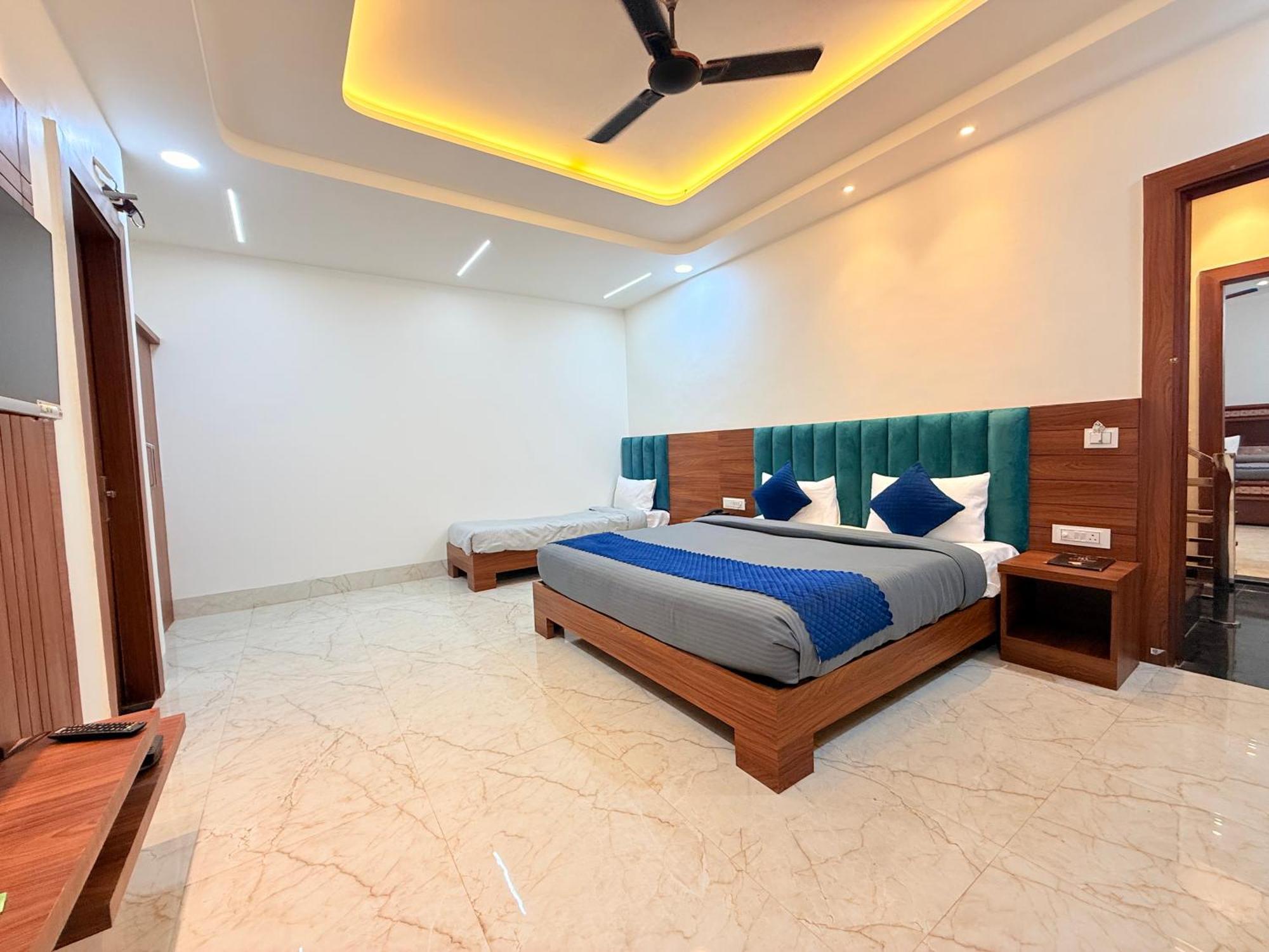 Hotel Tulip Light 马图拉 外观 照片